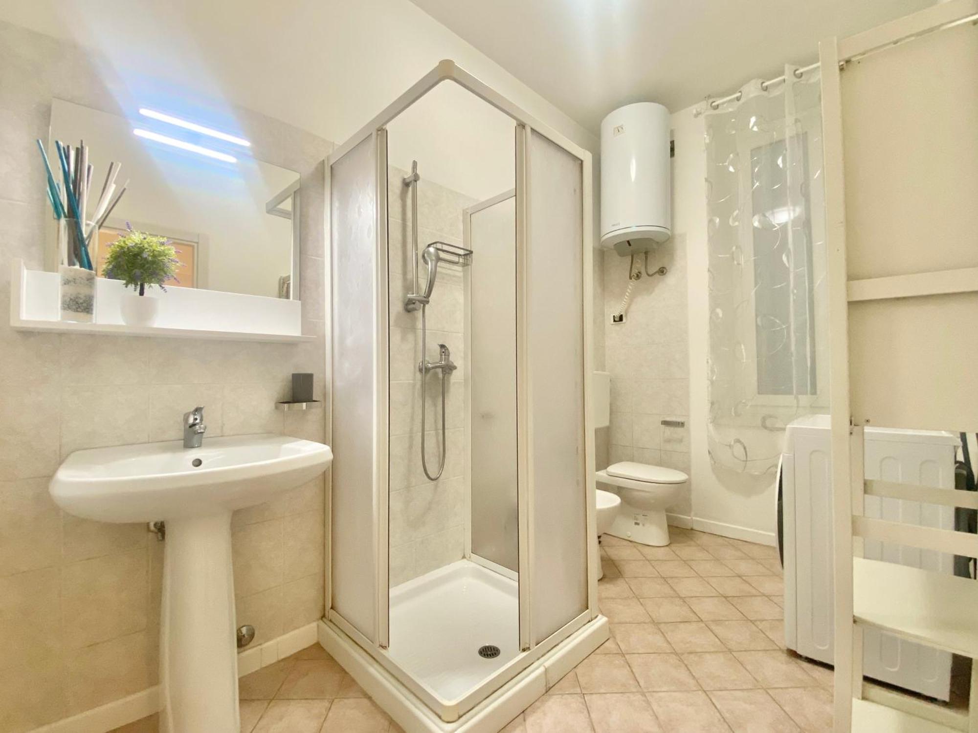 Mazzini 12, Elegant Central Apartment With Free Private Garage 800 M, Air Conditioning, Wi-Fi, Just 100 M From The Public Beach Rapallo Ngoại thất bức ảnh